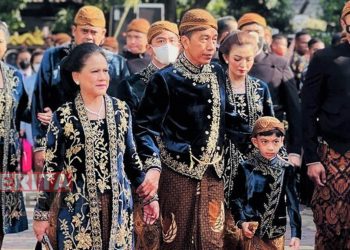 Ribuan Orang Padati Rumah Dinas Walikota Solo Meriahkan Pernikahan Putra Presiden