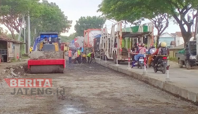 Macet Juwana-Batangan akibatkan Omzet Pedagang Anjlok 1 Macet Juwana-Batangan akibatkan Omzet Pedagang Anjlok