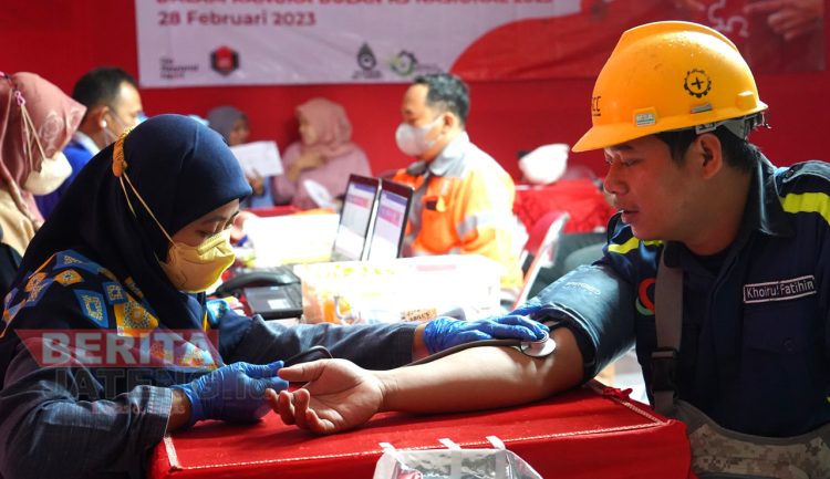 Peringati Bulan K3 Nasional, Ratusan Karyawan Semen Gresik Langsungkan Donor Darah