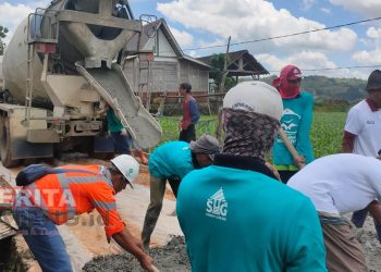 Semen Gresik Bantu Betonisasi Jalan Desa Tegaldowo Sepanjang 500 Meter