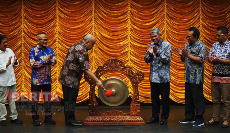 Semen Gresik Kolaborasi bersama PWI Selenggarakan UKW Se-Joglosemar 1 Semen Gresik Kolaborasi bersama PWI Selenggarakan UKW Se-Joglosemar