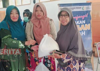 Ketua PKK Dukuhseti Borong Paket Sembako untuk Warga di Bazaar Ketapang