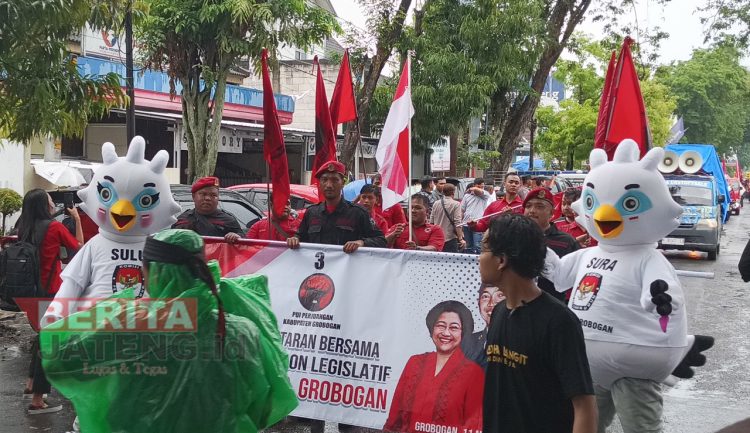 Setor Bacaleg Dengan Pawai PDI Perjuangan Grobogan Optimis Raih 30 Kursi