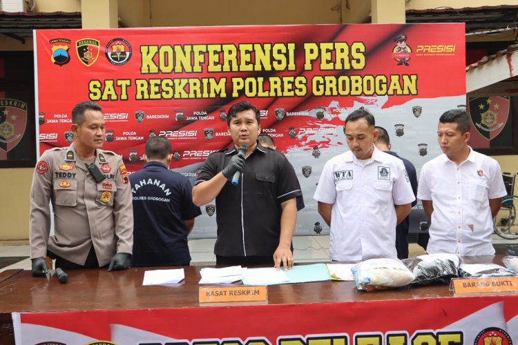 Pelaku Penyalah Gunaan Gas LPG Bersubsidi Dibekuk Polres Grobogan 1 Pelaku Penyalah Gunaan Gas LPG Bersubsidi Dibekuk Polres Grobogan