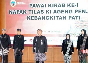 Hadiri Kirab Napak Tilas Ki Ageng Penjawi Kebangkitan Pati, Pj Bupati Henggar Minta Warga Teladani Perjuangan Pendahulu 3 Hadiri Kirab Napak Tilas Ki Ageng Penjawi Kebangkitan Pati, Pj Bupati Henggar Minta Warga Teladani Perjuangan Pendahulu