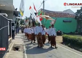 Dipadati Puluhan Ribu Warga, Pawai Kirab Napak Tilas Ki Ageng Penjawi Kebangkitan Pati Berlangsung Meriah 4 Dipadati Puluhan Ribu Warga, Pawai Kirab Napak Tilas Ki Ageng Penjawi Kebangkitan Pati Berlangsung Meriah