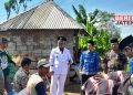 Camat Dukuhseti Pati Tegaskan 3 Poin Penting Visi Rakyate Kopen Pejabate Kajen 18 MEMBAUR: Camat Dukuhseti Agus Sunarko, S.STP., M.Si. (berbaju putih) berbincang dengan para petani usai melaksanakan upacara peringatan Kemerdekaan RI di Desa Alasdowo, Kecamatan Dukuhseti, Kabupaten Pati pada Kamis, 17 Agustus 2023. (Dok. Lingkar/Beritajateng.id)