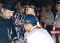 Peringati HUT RI, Camat Agsun Ajak Warga Dukuhseti Pati Teruskan Perjuangan Leluhur 17 RAMAH TAMAH: Camat Dukuhseti Agus Sunarko, S.STP., M.Si. (paling kiri) bersama anggota Pramuka usai acara renungan malam peringatan HUT ke-78 RI di kawasan Makam Nyai Ageng Pandansili pada Kamis, 17 Agustus 2023 dini hari. (Dok. Lingkar/Beritajateng.id)