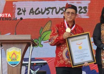 PECAHKAN REKOR: Syngenta Indonesia pecahkan rekor MURI pipil jagung Bersama 1.000 petani di Kabupaten Grobogan pada Kamis, 24 Agustus 2023. (Dok. Syngenta Indonesia/Beritajateng.id)