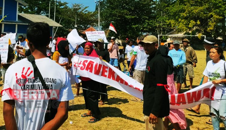 Ratusan Warga Karimunjawa Tolak Tambak Udang Ilegal