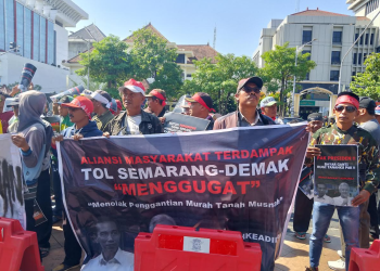 Korban Tol Semarang - Demak Demo di Kantor Gubernur, Ganjar Hadiri Acara Apindo di Jakarta 2 Korban Tol Semarang – Demak Demo di Kantor Gubernur, Ganjar Hadiri Acara Apindo di Jakarta