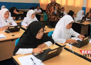 ILUSTRASI: Peserta rekrutmen PPPK sedang menjalani CAT. (Antara/Beritajateng.id)