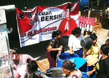 Proses penyaluran air bersih di Kabupaten Grobogan, bantuan dari dr. Soehartono caleg DPR RI Jawa Tengah 3. (Dok. Team dr. Soehartono/Beritajateng.id)