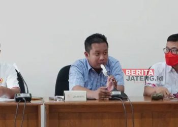 Anggota DPRD Pati Teguh Bandang Waluyo (tengah). (Dok.Beritajateng.id)
