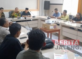 Geruduk Disdikbud, Warga Pertanyakan Dugaan Pungli SMPN di Pati