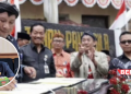 Anggota Komisi D Respons Positif Berdirinya Tugu Pancasila di Gabus Pati 15 Anggota Komisi D Respons Positif Berdirinya Tugu Pancasila di Gabus Pati