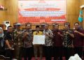 Sempurnakan Rencana Kerja 2025, Ketua Komisi A Sambut Baik Forum Perangkat Daerah 15 FOTO BERSAMA: Ketua Komisi A Dewan Perwakilan Rakyat Daerah (DPRD) Kabupaten Pati, Bambang Susilo (keenam dari kiri) foto bersama jajaran usai Forum Perangkat Daerah Sekretariat DPRD Pati di Gedung DPRD Pati pada Kamis, 28 Maret 2024. (Arif Febriyanto/Beritajateng.id)