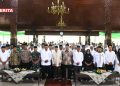 Dibagi 3 Kloter, Pemkab Blora Berangkatkan 643 Jemaah Haji Mulai 3 Juni 2024 16 SEREMONI: Bupati Blora, Arief Rohman, membuka kegiatan manasik haji pada Sabtu, 27 April 2024. (Prokompim Blora/Beritajateng.id)