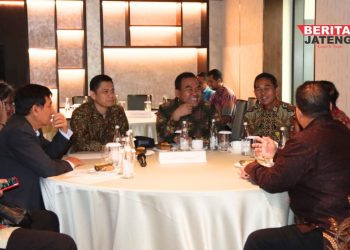RAKOR: Bupati Blora, Arief Rohman, rapat koordinasi bersama Kementerian Koordinator Perekonomian fan sejumlah guru besar Universitas Negeri Semarang Jumat, 26 April 2024. (Prokompim Blora/Beritajateng.id)