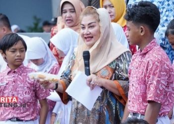 Wali Kota Semarang, Hevearita Gunaryanti Rahayu memberikan sambutan dalam kegiatan Lomba Masak Ikan dan Kampanye Gemar Makan Ikan untuk Anak-anak di Balai Kota Semarang, Sabtu 27 April 2024. (Dok. Beritajateng.id)