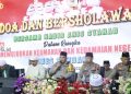 Wujudkan Keamanan dan Kedamaian Negeri, Polres Rembang Sholawat dan Doa Bersama Ribuan Warga 18 Kegiatan doa bersama lintas agama dalam rangka mewujudkan keamanan dan kedamaian negeri yang digelar Polres Rembang berlangsung khidmat di halaman Dukuh Karanggeneng, Kelurahan Magersari, Rembang, Kamis malam, 25 April 2024. (Vicky Rio/Beritajateng.id)