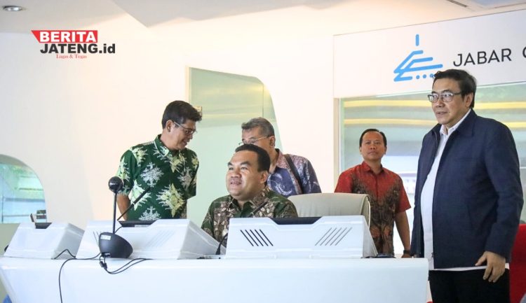 STUDI TIRU: Bupati Blora, Arief Rohman, saat studi tiru di Diskominfo Pemprov Jabar. (Prokompim Blora/Beritajateng.id)