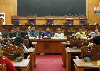 AUDIENSI: Suasana audiensi antara Paguyuban PKL Kembangjoyo bersama DPRD Pati pada Kamis, 6 Juni 2024. (DPRD Pati/Lingkarjateng.id)
