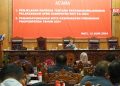 DPRD Pati Sebut Akan Ada 2 Perubahan dalam Propemperda 2024 19 RAPAT PARIPURNA: Rapat DPRD Pati bersama dengan Penjabat Bupati Pati terkait pertanggungjawaban pelaksanaan APBD 2023 dan penyampaian rencana perubahan propemperda di ruang rapat paripurna DPRD Pati, Kamis, 13 Juni 2024. (Arif Febriyanto/Lingkarjateng.id)