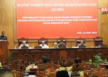 RAPAT: Suasana rapat paripurna pembahasan kelanjutan Raperda Pertanggungjawaban APBD Tahun Anggaran 2023 di gedung DPRD Pati, Rabu, 19 Juni 2024. (DPRD Pati/Beritajateng.id)