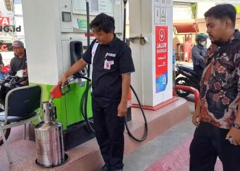 TERA UALNG: Pelaksanaan tera ulang di salah satu SPBU Kendal. (Arvian Maulana/Beritajateng.id)