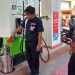 Disdagkop UKM Kendal Minta Warga Lapor Jika Alat Ukur SPBU Tak Sesuai Standar 8 TERA UALNG: Pelaksanaan tera ulang di salah satu SPBU Kendal. (Arvian Maulana/Beritajateng.id)