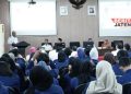 Anggota DPRD Pati Sambut Baik KKN dari IPB, Imbau Jalankan Tugas dengan Maksimal 19 Mahasiswa Kuliah Kerja Nyata (KKN) Institut Pertanian Bogor (IPB) mendengarkan pidato sambutan Penjabat (Pj) Bupati Pati Henggar Budi Anggoro, Rabu pagi 26 Juni 2024. (Humas Pemkab Pati/Beritajateng.id)