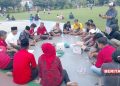 Dinilai Bisa Majukan Daerah, 11 PAC PDIP dan Komunitas Semar Pendem Dukung Agus Sunarko Maju Pilbup Pati 17 DUKUNGAN TERUS MENGALIR: Balon Bupati Pati Agus Sunarko (berbatik hitam) menggelar tasyakuran usai mendapat dukungan dari Komunitas Semar Pendem dan 11 PAC PDIP di Alun-alun Simpang Lima, Pati, Jawa Tengah, Sabtu, 6 Juli 2024. (Arif Febriyanto/Beritajateng.id)