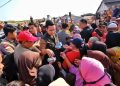 Ditemani Gibran, Dico Blusukan ke Sejumlah Lokasi di Semarang 16 Bakal Calon Wali Kota Semarang, Dico M. Ganinduto dikerubuni warga saat blusukan di Semarang pada Sabtu, 20 Juli 2024. (Unggul Priambodo/Beritajateng.id)