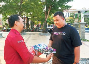 Lingkar Media Group Bersama Alfamart Bagian Koran Gratis dan Leaflet di Alun-alun Rembang