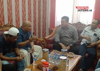 Massa Germap Wadul ke DPRD Pati Soal IMB Karaoke di Puri Pati