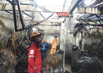 Kebakaran Hanguskan Home Industri Batik di Pekalongan