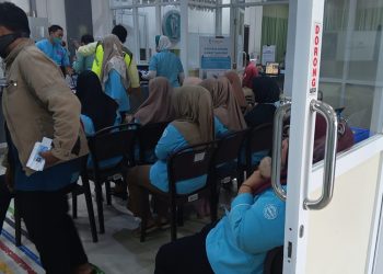 Ratusan Karyawan PT Seijin Pati Diduga Keracunan hingga Dilarikan ke Rumah Sakit