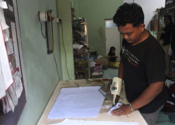 Penjahit di Jepara Ini Banjir Pesanan Seragam Jelang Jadwal Masuk Sekolah