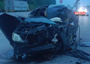 3 Orang Tewas, Innova Tabrak Truk Hino di Tol Semarang-Batang, Ini Penyebabnya