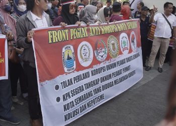 FPAK Semarang Gelar Aksi Unjuk Rasa Tuntut KPK Segera Umumkan Tersangka Korupsi