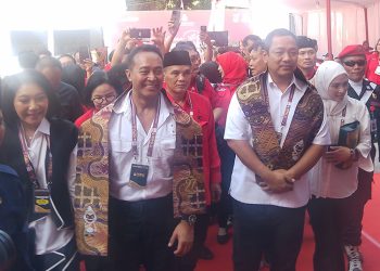 Bergerak Cepat, Andika-Hendi Langsung Daftar ke KPU Jateng Diiringi Ribuan Pendukung