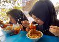 Warung Bakso Klenger Om Badut Demak Dirintis Sejak Pulang Merantau dari Jakarta 15 Warung Bakso Klenger Om Badut Demak Dirintis Sejak Pulang Merantau dari Jakarta