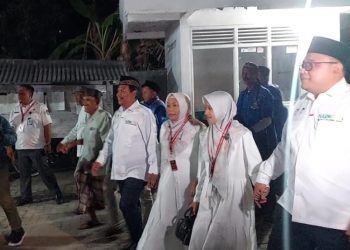 Diiringi Rebana, Pasangan Harno-Hanies Mantap Daftar ke KPU Rembang