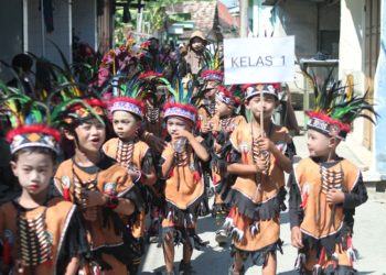 Intip Keseruan Karnaval Budaya Perayaan HUT ke-79 RI di SDN 1 Karangharjo Rembang