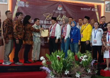 Robby-Nina Resmi Daftar ke KPU Kota Salatiga di Hari Terakhir Pendaftaran Pilkada 2024