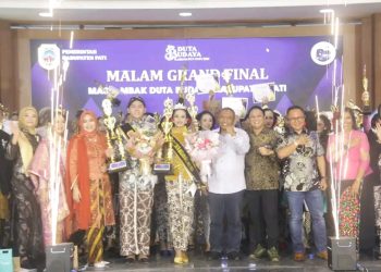 Dinporapar Serahkan Penghargaan Mas dan Mbak Duta Budaya Kabupaten Pati  5 Dinporapar Serahkan Penghargaan Mas dan Mbak Duta Budaya Kabupaten Pati