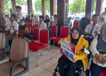 Puluhan Siswa dan Mahasiswa Berprestasi Menerima Beasiswa dari Pemkab Semarang
