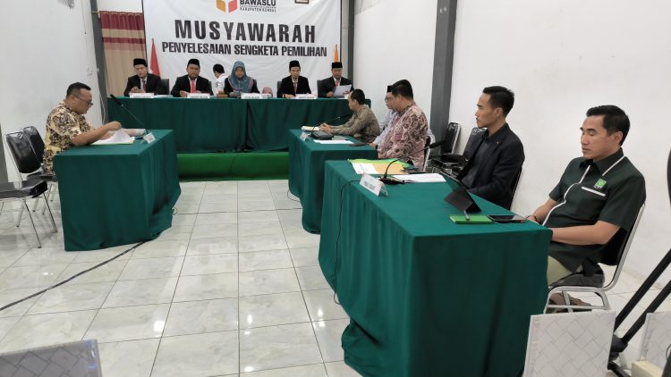 15 Bukti Disampaikan dalam Lanjutan Musyawarah Terbuka Sengketa Pilkada Kendal
