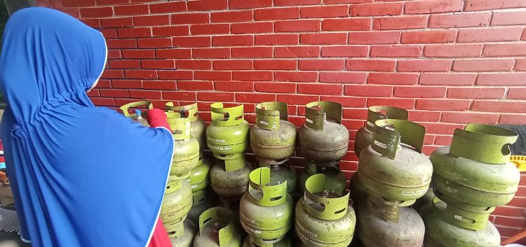 Ini Tanggapan Warga soal Beredarnya SK Gubernur Jateng tentang HET Gas Elpiji 3 Kg yang Baru 1 Ini Tanggapan Warga soal Beredarnya SK Gubernur Jateng tentang HET Gas Elpiji 3 Kg yang Baru